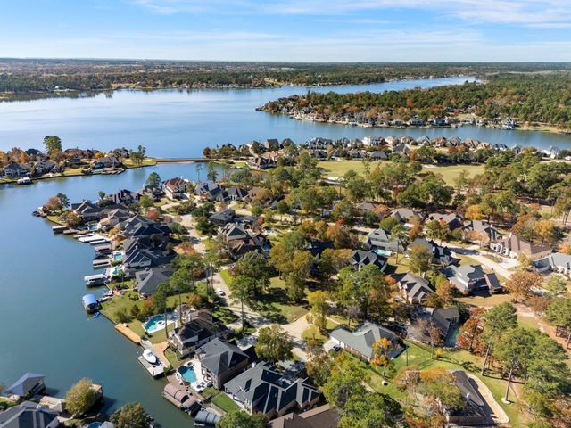 227 Wedgewood Drive, Montgomery, TX 77356