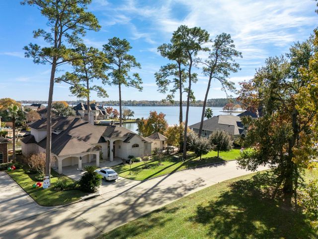 227 Wedgewood Drive, Montgomery, TX 77356