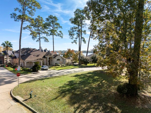 227 Wedgewood Drive, Montgomery, TX 77356