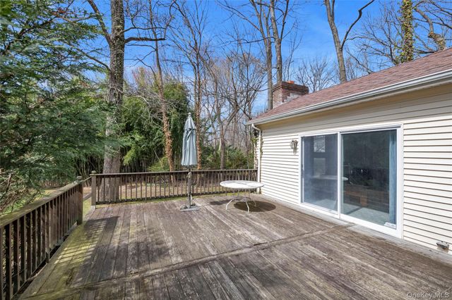 1 Peters Lane, Manhasset, NY 11030