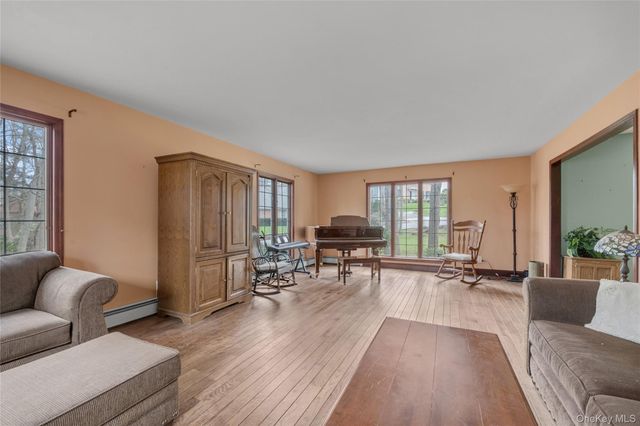 1 Peters Lane, Manhasset, NY 11030
