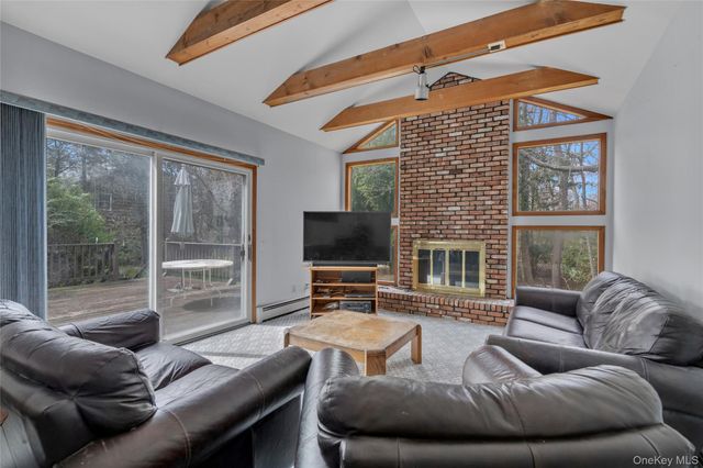 1 Peters Lane, Manhasset, NY 11030