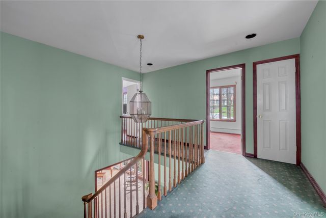 1 Peters Lane, Manhasset, NY 11030