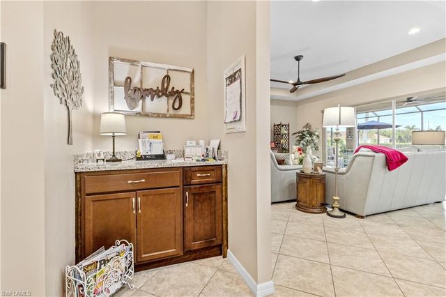 2875 Sunset Pointe CIR E, Cape Coral, FL 33914