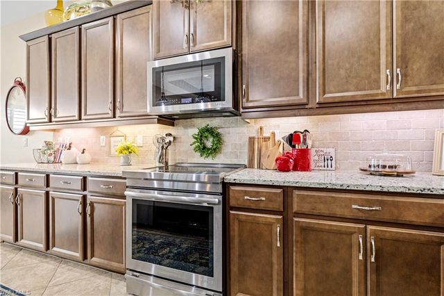 2875 Sunset Pointe CIR E, Cape Coral, FL 33914