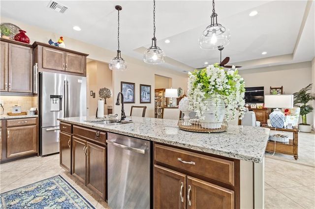 2875 Sunset Pointe CIR E, Cape Coral, FL 33914