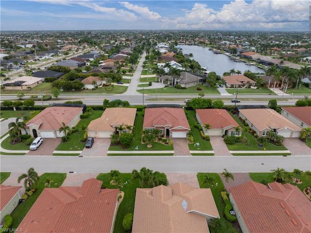 2875 Sunset Pointe CIR E, Cape Coral, FL 33914