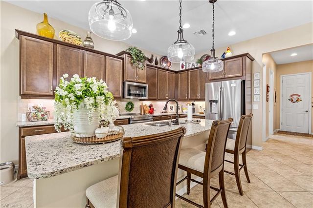 2875 Sunset Pointe CIR E, Cape Coral, FL 33914