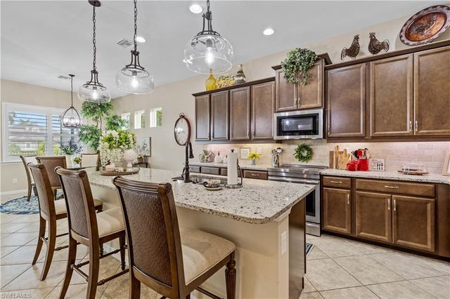 2875 Sunset Pointe CIR E, Cape Coral, FL 33914
