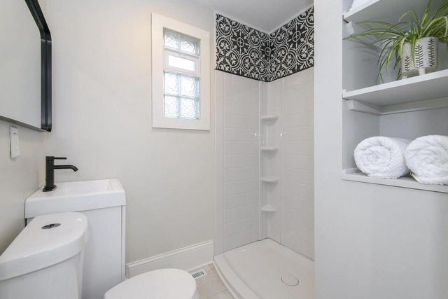 2911 N Newhall STREET, Milwaukee, WI 53211