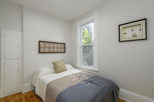 2911 N Newhall STREET, Milwaukee, WI 53211