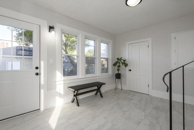 2911 N Newhall STREET, Milwaukee, WI 53211