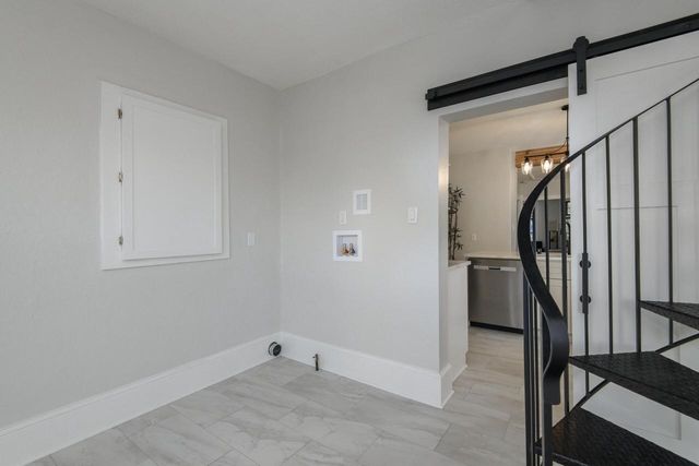 2911 N Newhall STREET, Milwaukee, WI 53211