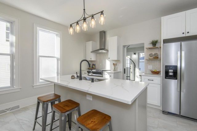 2911 N Newhall STREET, Milwaukee, WI 53211