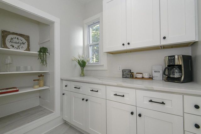 2911 N Newhall STREET, Milwaukee, WI 53211