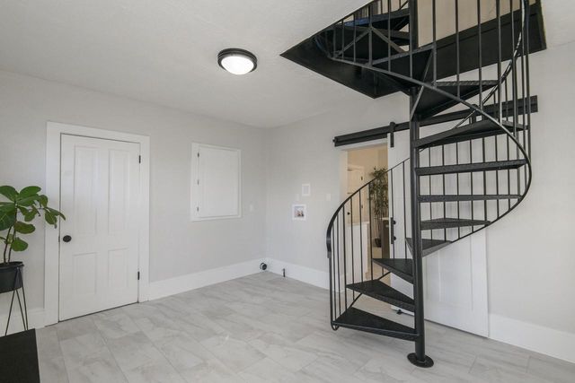 2911 N Newhall STREET, Milwaukee, WI 53211