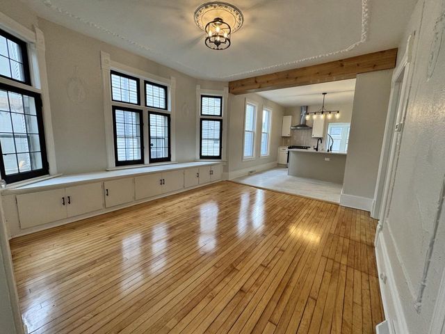 2911 N Newhall STREET, Milwaukee, WI 53211