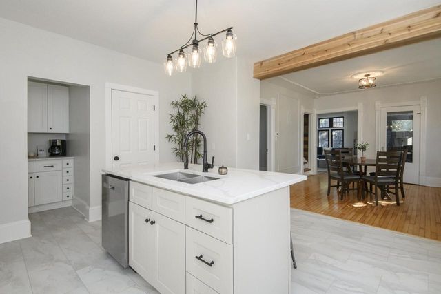 2911 N Newhall STREET, Milwaukee, WI 53211