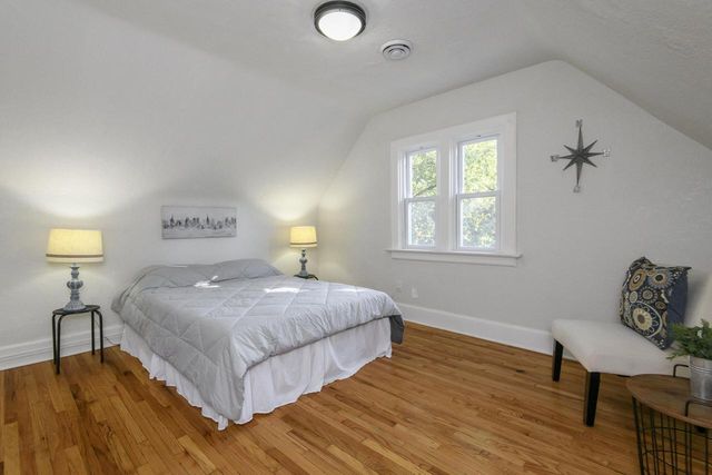 2911 N Newhall STREET, Milwaukee, WI 53211