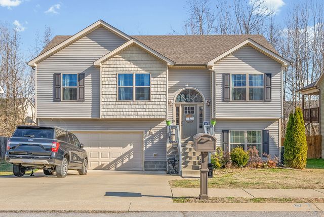 1376 Freedom Dr, Clarksville, TN 37042