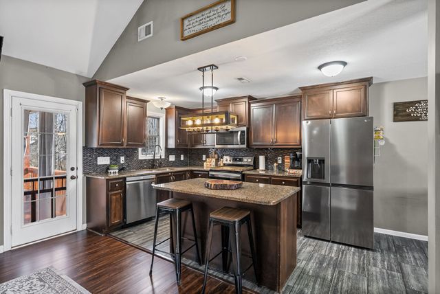 1376 Freedom Dr, Clarksville, TN 37042