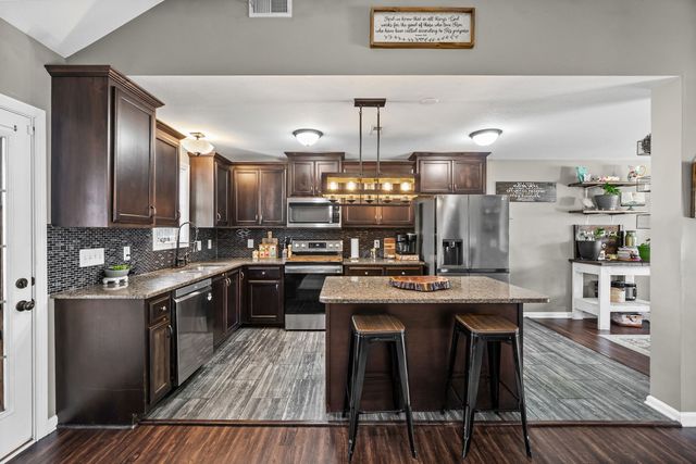 1376 Freedom Dr, Clarksville, TN 37042