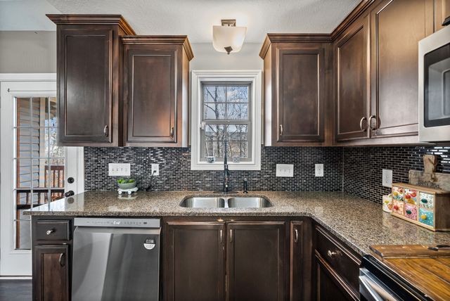 1376 Freedom Dr, Clarksville, TN 37042