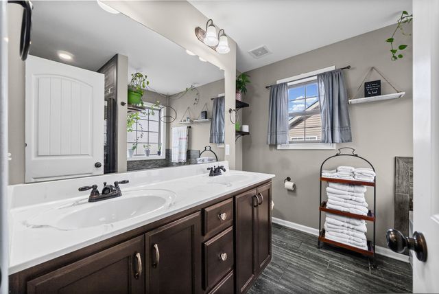 1376 Freedom Dr, Clarksville, TN 37042