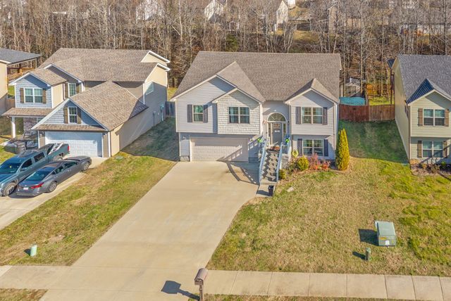 1376 Freedom Dr, Clarksville, TN 37042