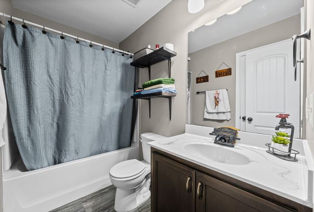 1376 Freedom Dr, Clarksville, TN 37042