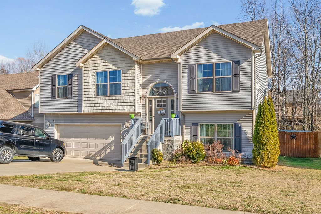 1376 Freedom Dr, Clarksville, TN 37042