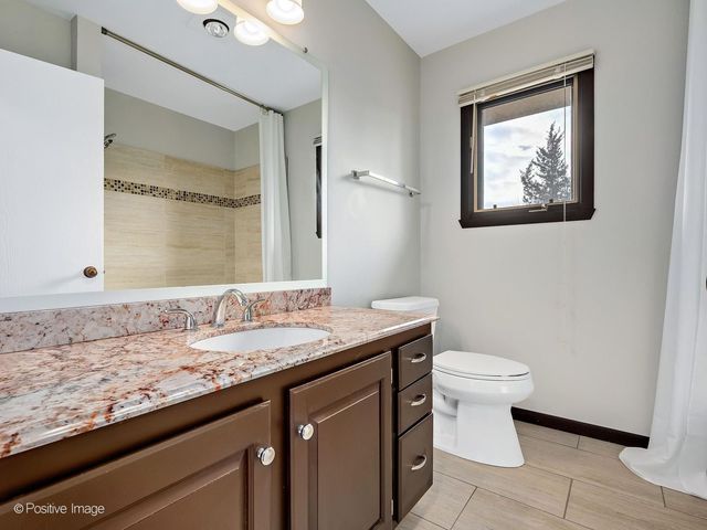 887 Braintree Lane, Bartlett, IL 60103