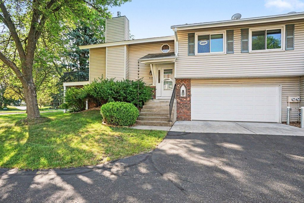 719 Evergreen Court, Burnsville, MN 55337 — photo 2