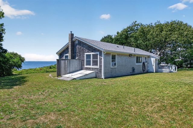 7 Gull Lane, Cataumet, MA 02534