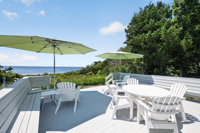 7 Gull Lane, Cataumet, MA 02534