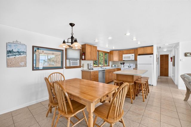7 Gull Lane, Cataumet, MA 02534