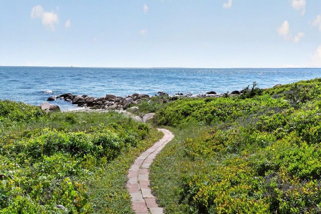 7 Gull Lane, Cataumet, MA 02534