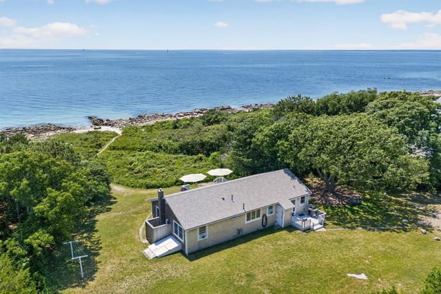 7 Gull Lane, Cataumet, MA 02534