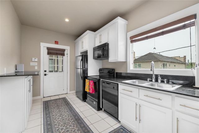 916 Nicholson Street, Houston, TX 77008