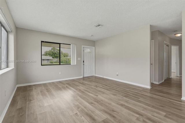 1432 NE 181st St, North Miami Beach, FL 33162