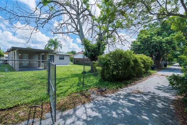 1432 NE 181st St, North Miami Beach, FL 33162