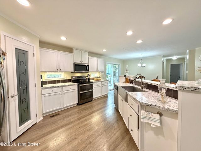 281 Buckman Hollow Rd, Shepherdsville, KY 40165