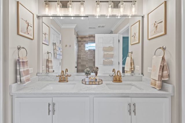 4 Tournament Drive N, Hawthorn Woods, IL 60047
