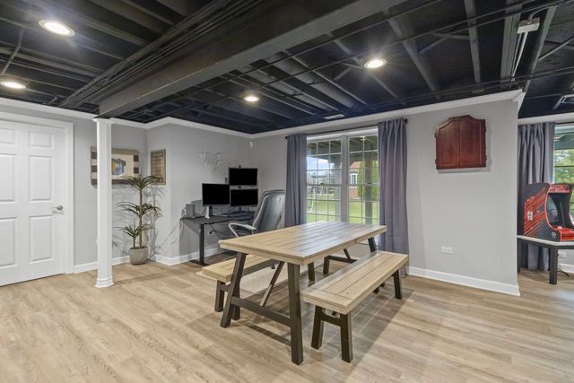 4 Tournament Drive N, Hawthorn Woods, IL 60047