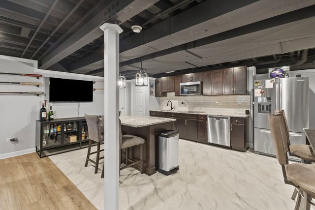 4 Tournament Drive N, Hawthorn Woods, IL 60047