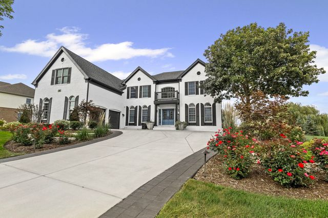 4 Tournament Drive N, Hawthorn Woods, IL 60047
