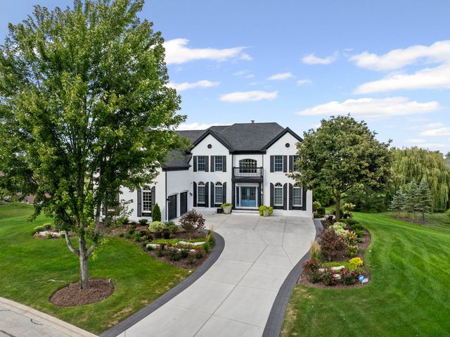 4 Tournament Drive N, Hawthorn Woods, IL 60047