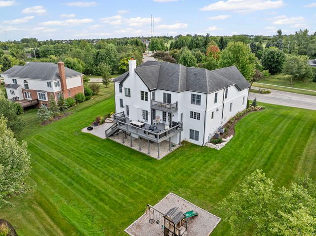 4 Tournament Drive N, Hawthorn Woods, IL 60047