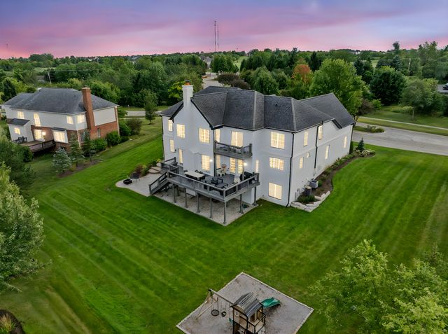 4 Tournament Drive N, Hawthorn Woods, IL 60047