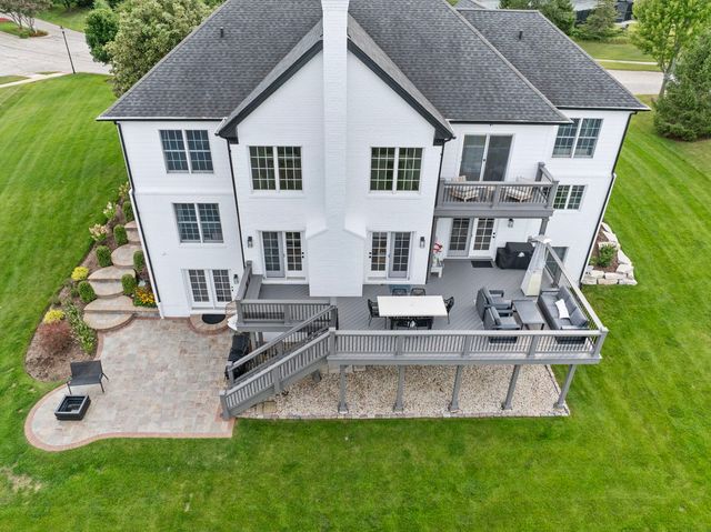 4 Tournament Drive N, Hawthorn Woods, IL 60047